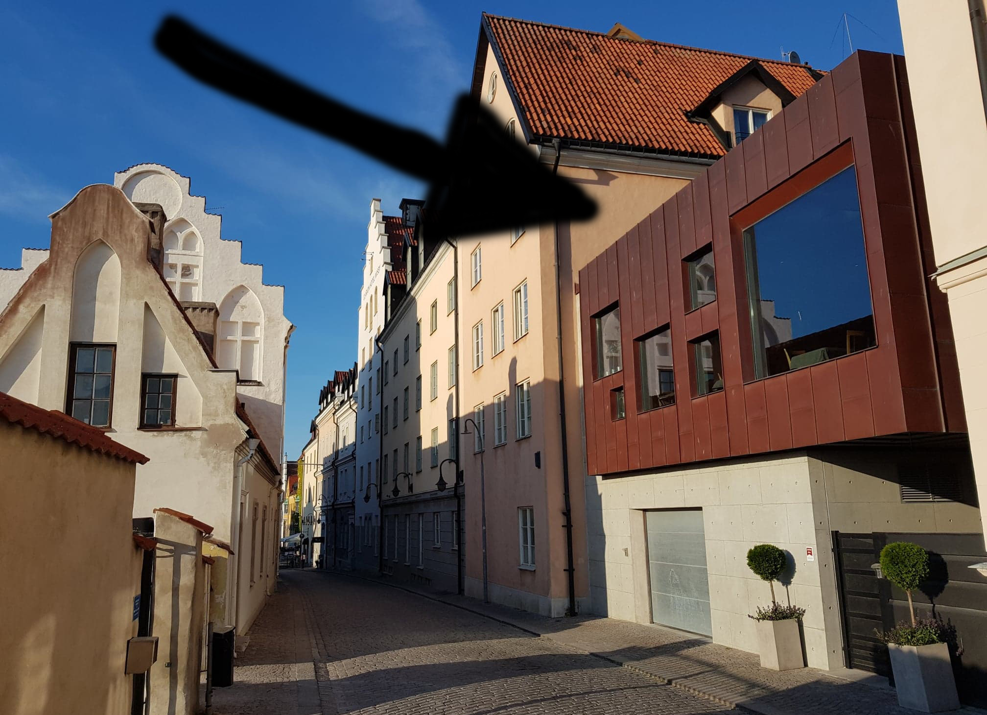 Clarion Hotels nya rostlåda på Strandgatan är Visbys fulaste byggnad.