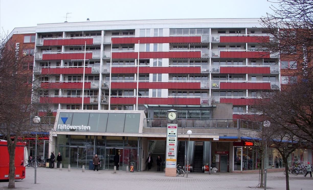 Fältöversten är en av Stockholms fulaste byggnader.
