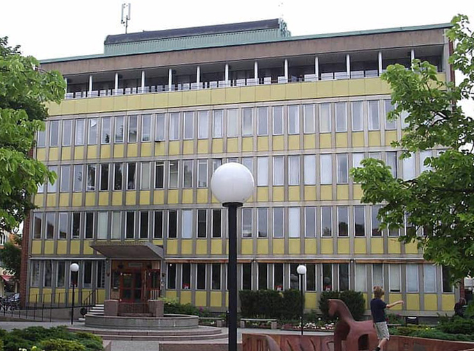 Kommunhuset är Lerums fulaste byggnad.