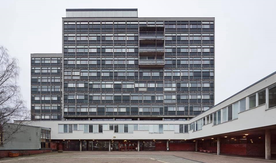 Sankt Görans gymnasium är en av Stockholms fulaste byggnader.