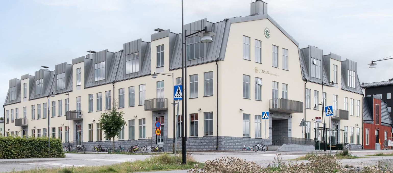 Är Lillgårdsskolan i Tungelsta Sveriges vackraste nybygge 2023? Foto: Anders Bobert