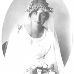 Genom sin tjänst (lärarinna) träffade Ida sin blivande man Per Hällof. De gifte sig 10/8- 1921 och flyttade senare upp till Överkalix.