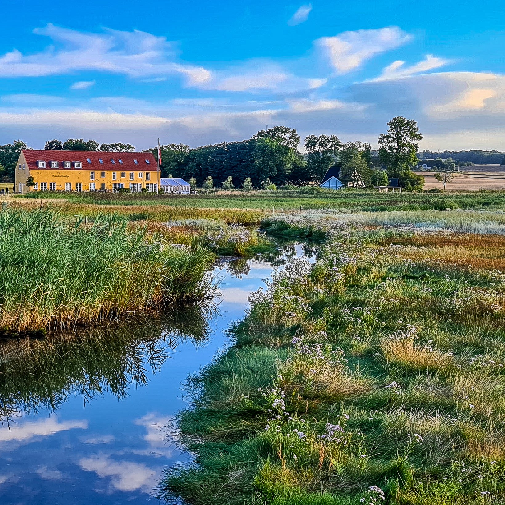 Gl Løgten strandkro ligger ved Kalø vig