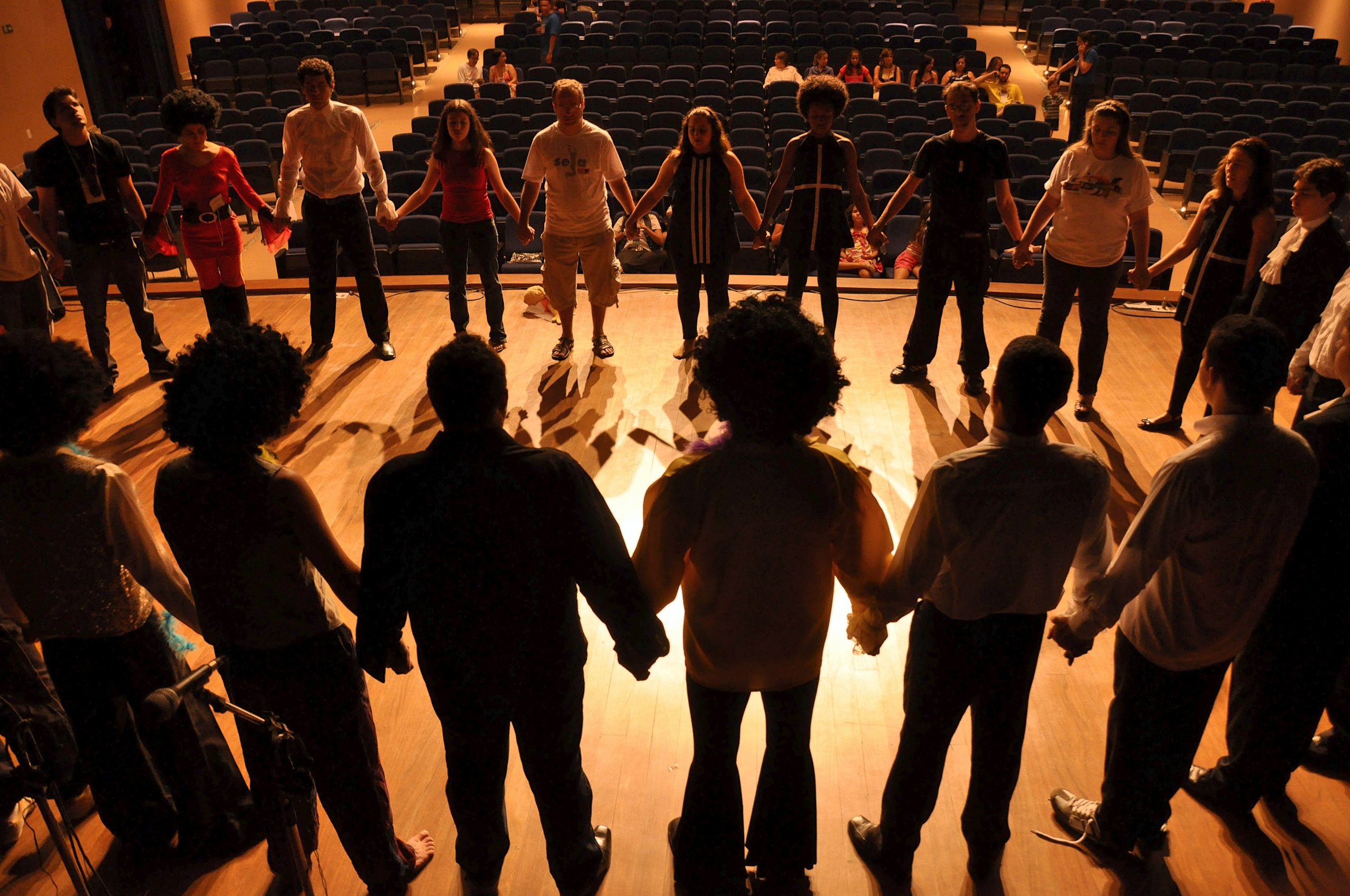 music-light-group-people-crowd-audience-1241843-pxhere.com
