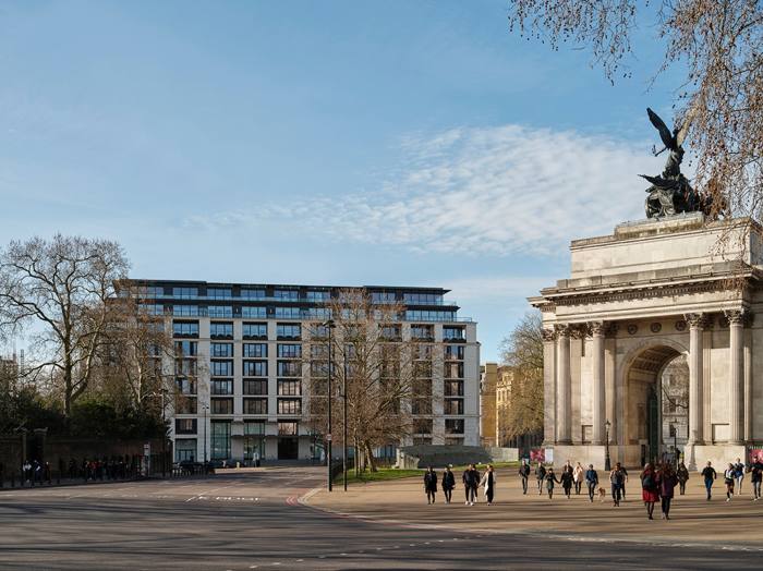 The Peninsula London, at the intersection of Grosvenor Place and Grosvenor Crescent