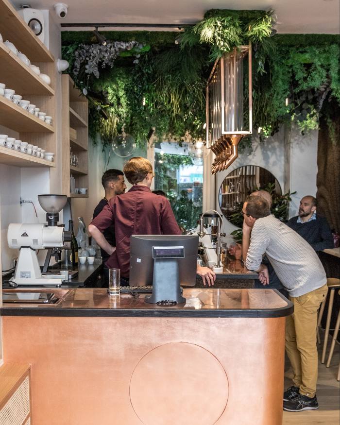 Customers in L’Arbre à Café