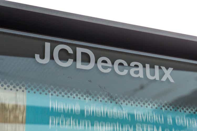 JCDecaux signage