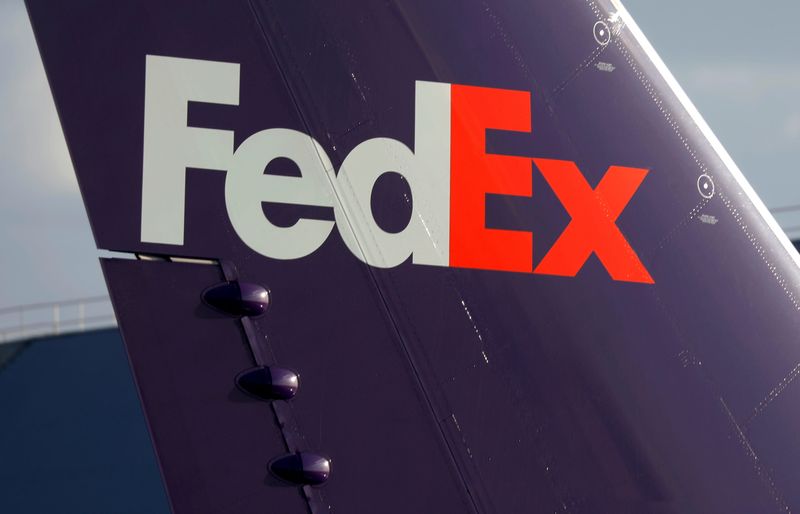 FedEx reaches tentative deal with pilot union