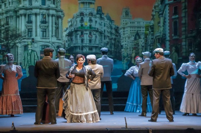 Performers in late-19th-century clothing in Teatro Amaya’s 2021 staging of ‘La Gran Vía’,