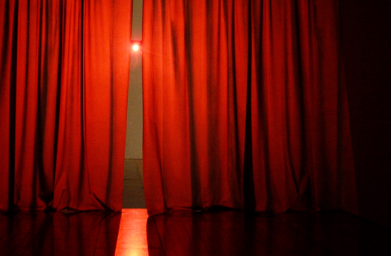 red curtains theatre 