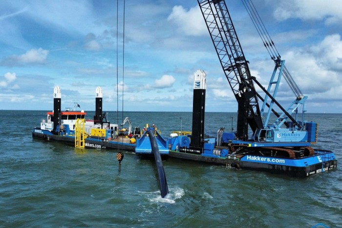 The first drilling under the seawall on the Maasvlakte in Rotterdam started on April 13