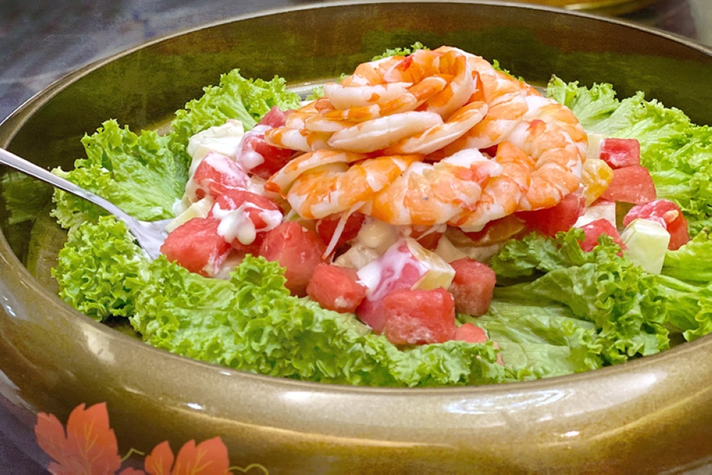 “Fruity” fresh prawn salad.