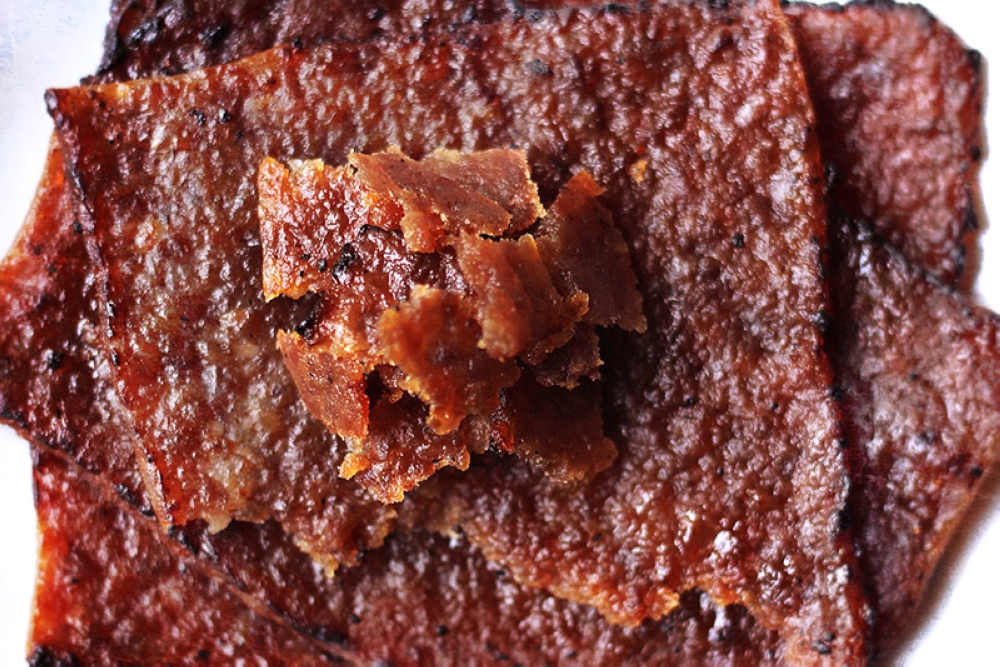 Tear the slices of 'bak kwa' into bite-sized chunks.