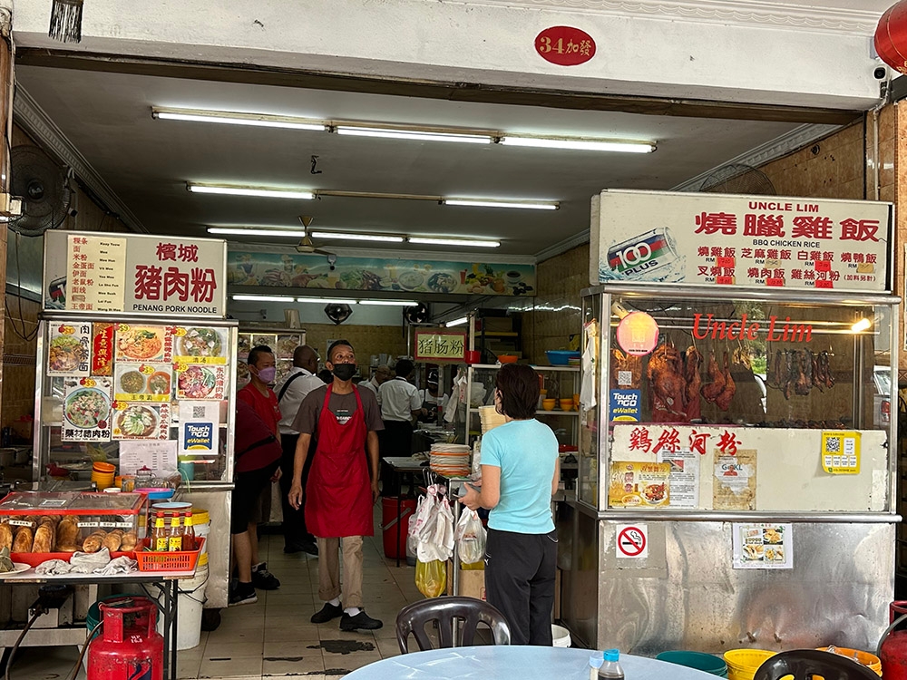 There are various stalls inside the coffeeshop too serving seafood noodles and pork noodles.