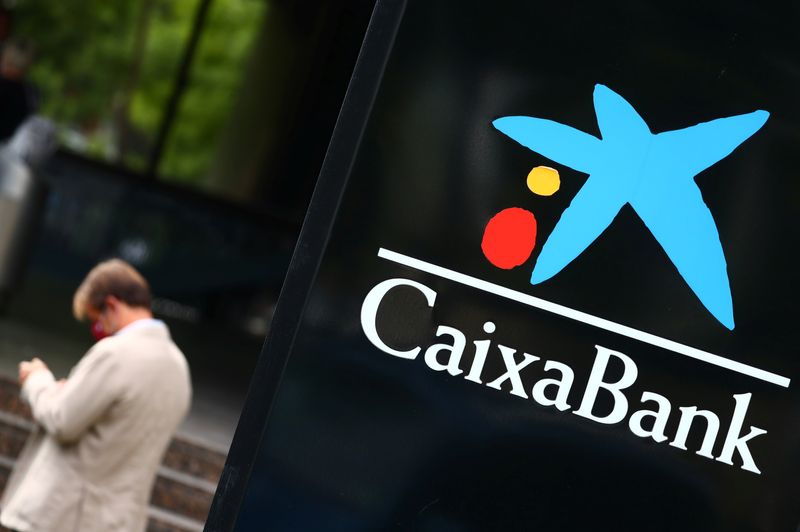 Caixabank sees strong lending income growth in 2023 after profit beats