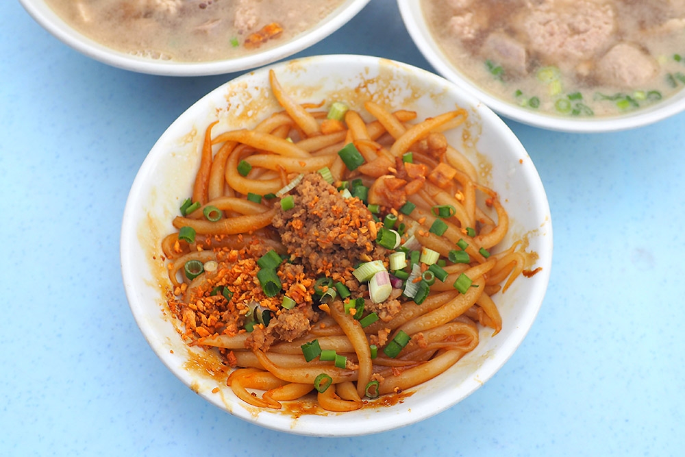 The dry version of these pork noodles is a good choice as it's tossed in a flavourful sauce and minced meat.