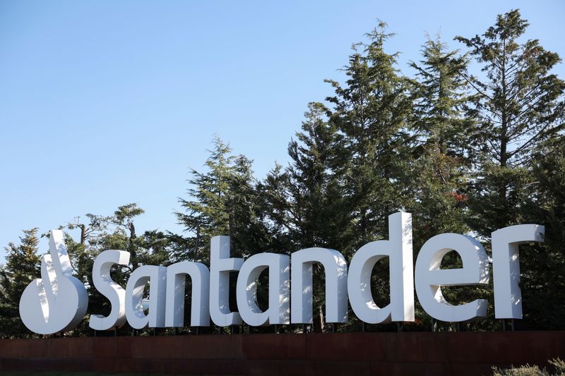Santander to return half of profits to shareholders in 3-year strategy
