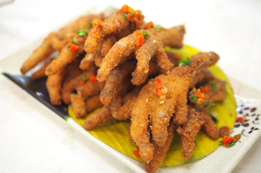 Salt and Pepper Chicken Feet is one delicious gelatinous mess you will get addicted to