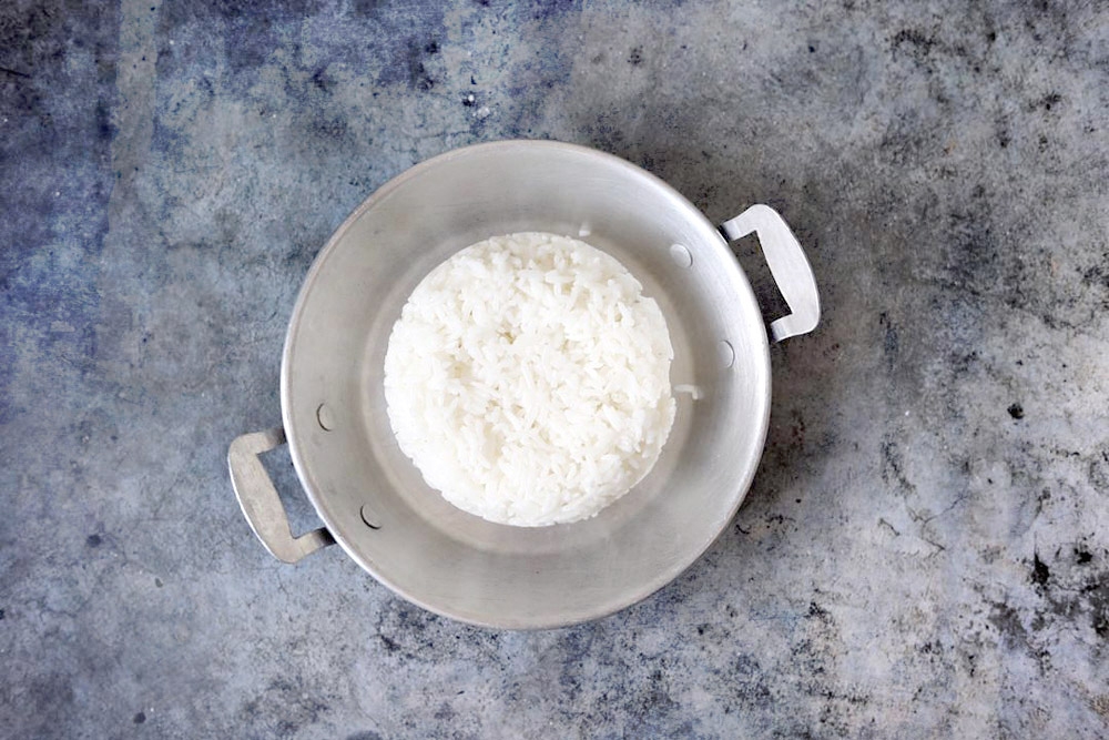 You may use frozen cooked white rice to speed up the congee cooking process.