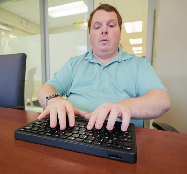 Teclado Braille Mantis Q40 colombia teclado para ciegos ayudas tecnicas colombia teclado para invidentes teclado usb linea braille 2