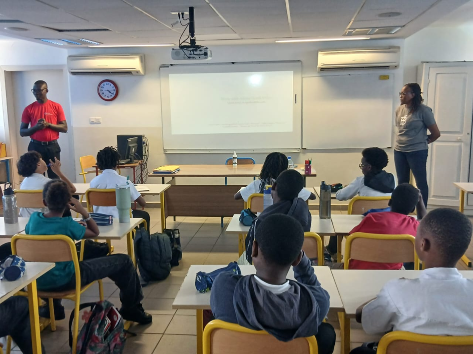 sensibilisation des élèves du Lycée Français de Lomé sur l’addiction aux écrans et l’hygiène du cerveau