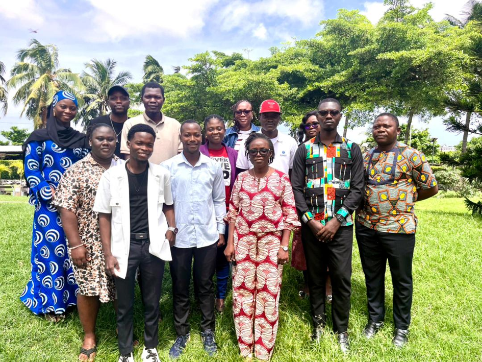 Photo de Famille de l'équipe de l’ONG RAPAA avec la formatrice Madame TCHONDA, psychologue au CNAD, Lomé, Agora Senghor le 03/07/2026