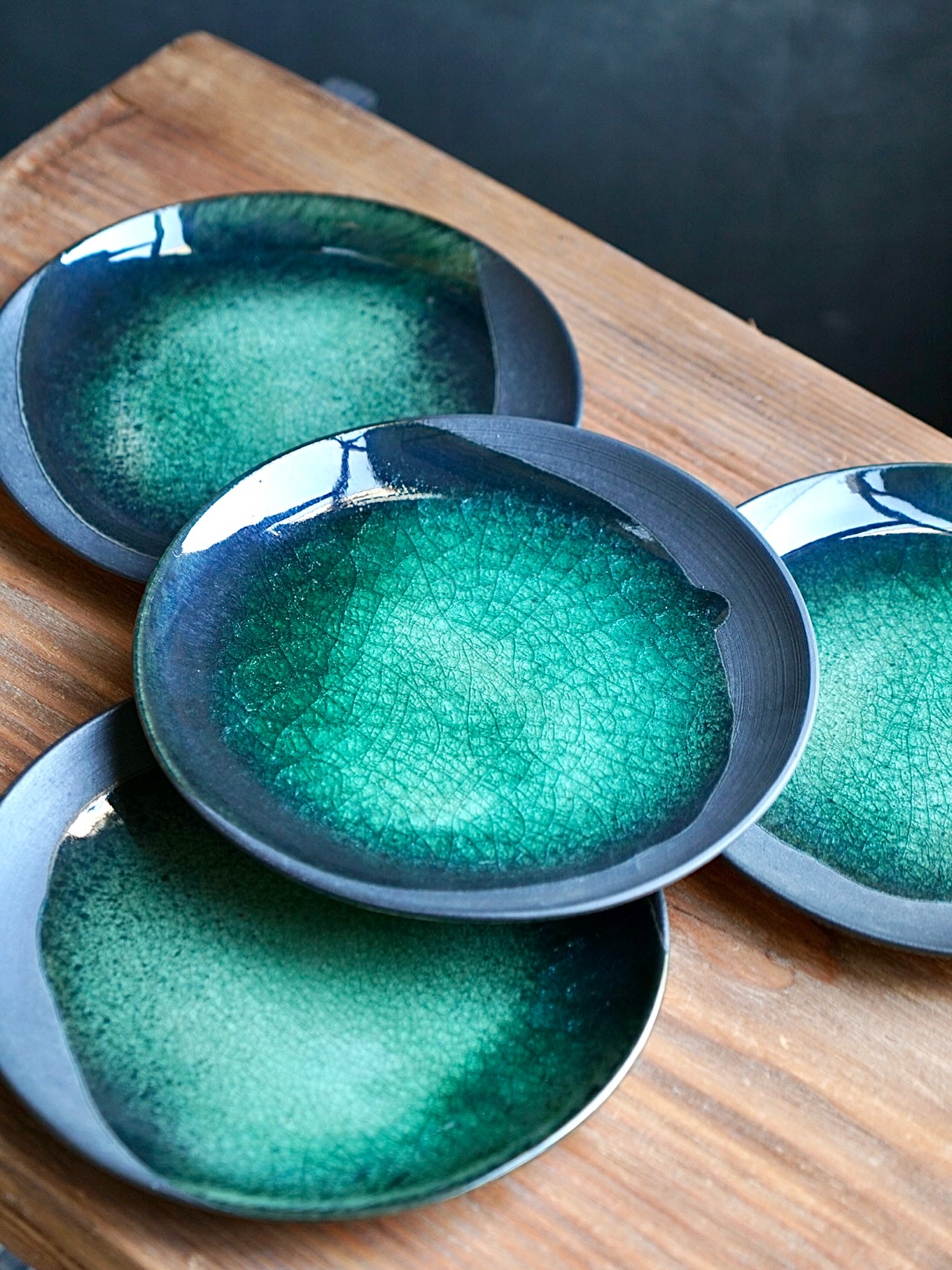 Assiettes émail « Orezza » et engobe noire 🙌🏼
-
#assiette #plate #corsica #corse #artisancorse #artdelatable #poterie #ceramique #tournagepoterie
