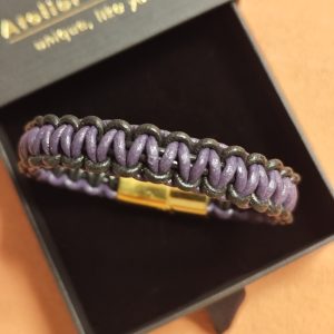Gevlochten lederen armband zwart/violet