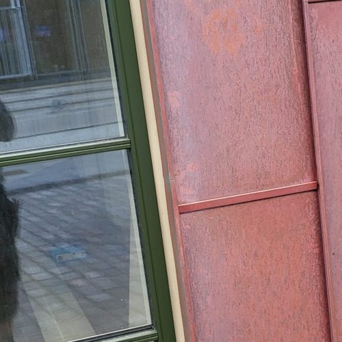 fuge på vindue i Nordjylland