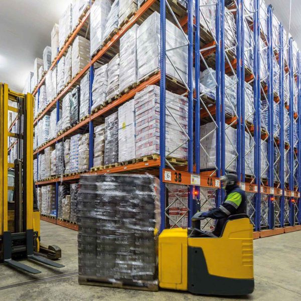 operator-driving-forklift-truck-cold-storage-warehouse.1.2