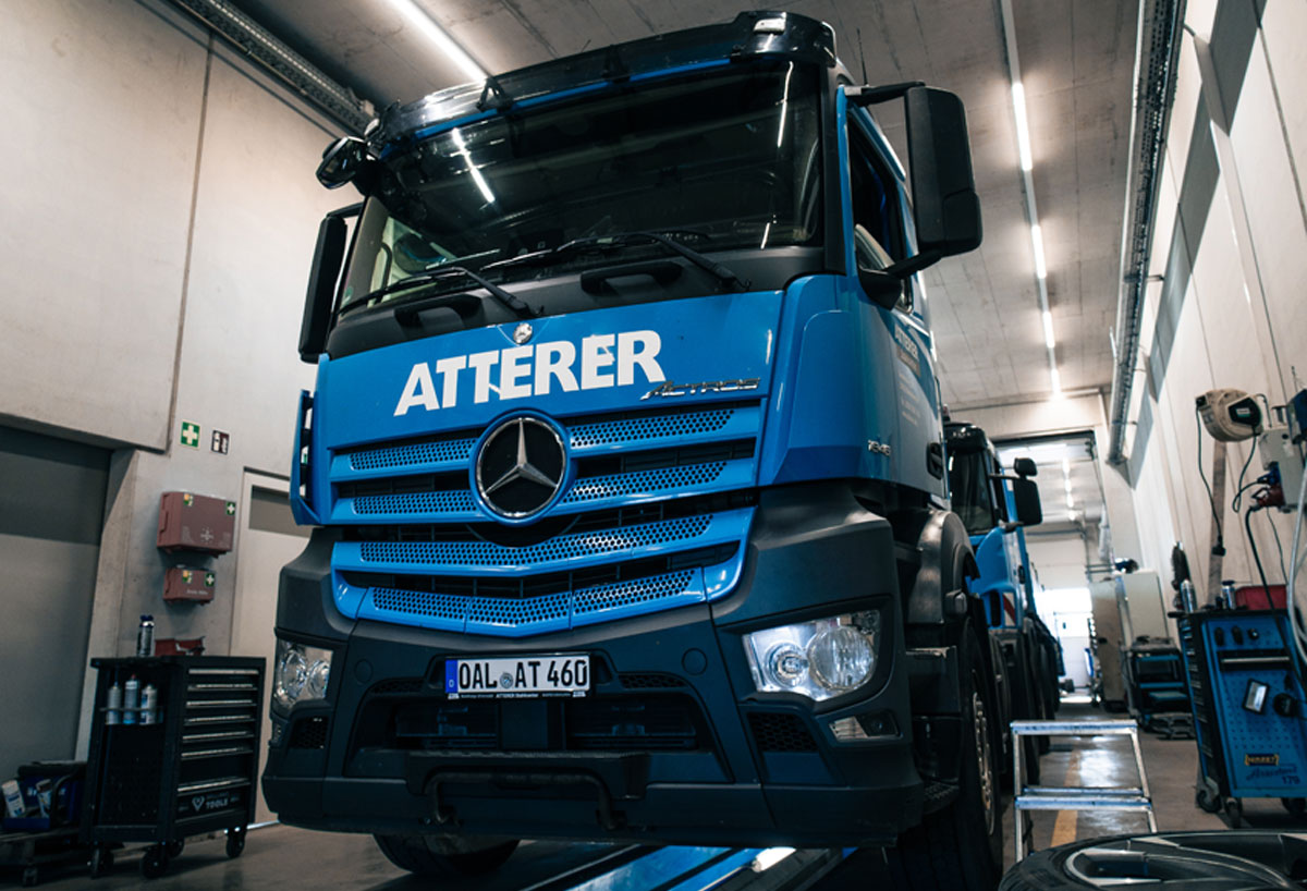 LKW-Mechaniker_1200 LKW Mechaniker Atterer Stahlcenter GmbH