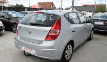 Hyundai i30 1,6 CRDi 90 Classic 5d full