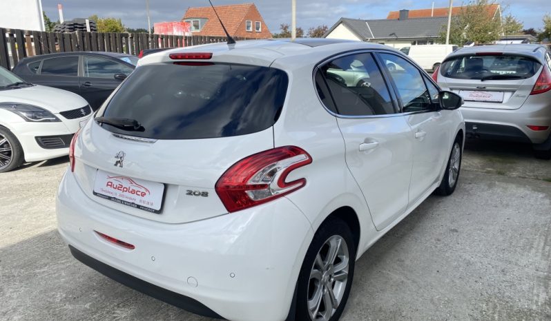 Peugeot 208 1,2 VTi Allure Sky 5d full