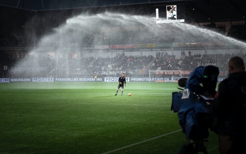 1695897689