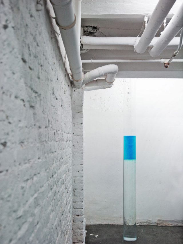 Aurel Dahlgrün - Falling - floating - sinking, inc, water, pipe, 200 x 22 cm, 2016, Filmwerkstatt Düsseldorf
