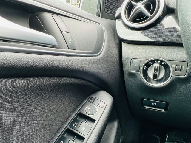 Mercedes-Benz B 180 CDI | NAVI | PANORAMA | AHK | PDC | 2.HD