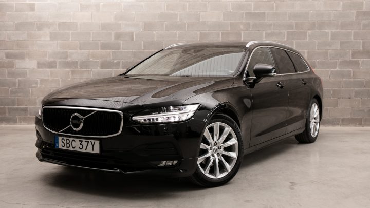 Volvo V90 D4 Momentum Advanced Edition