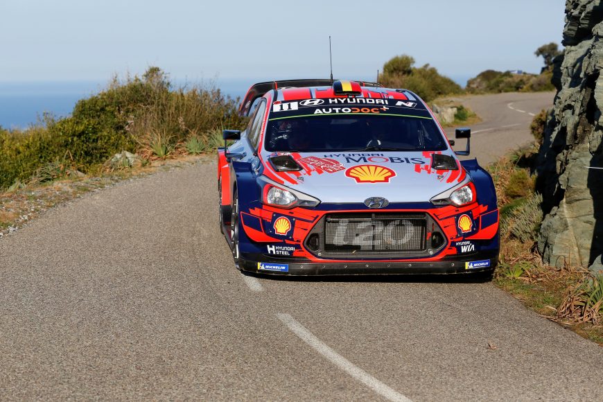 Thierry Neuville met de Hyundai i20 Coupé WRC