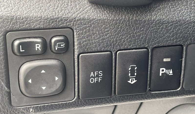 
								Toyota Auris  1.8i Hybrid Automatik Panorama Gps full									