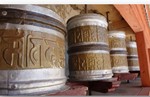 gebedsmolen in Ladakh die mantra's de wereld in slingert
