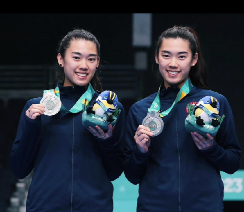 Annie Xu and Kerry Xu - twins badminton players from USA