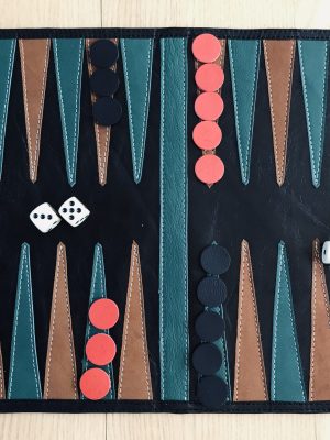 Håndlavet rejsebackgammon i genanvendt skind fra BAKANO design