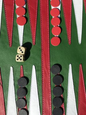 Håndlavet rejsebackgammon i genanvendt skind fra BAKANO design