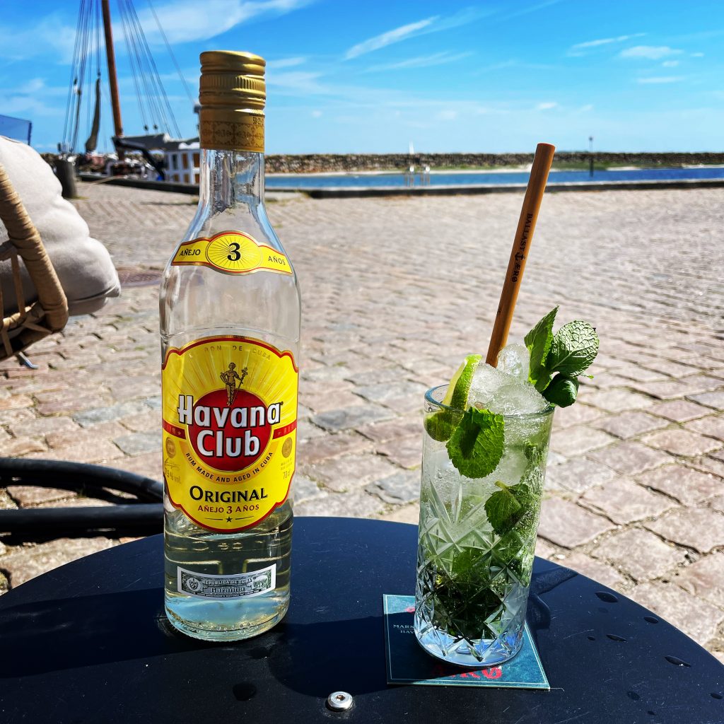 BALLAST ÆRØ aeroe sjov bar marstal havn fun cocktail drinks beer