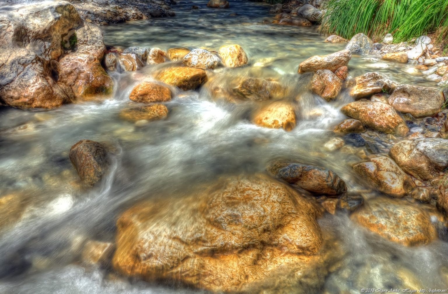 Rio Chillar canyon stones