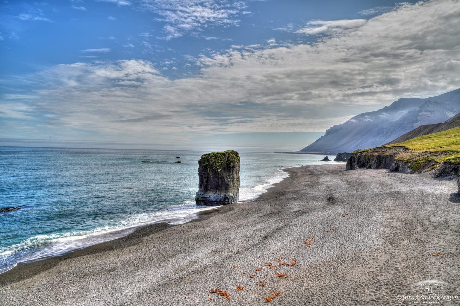 Iceland 2020 coastline monolith 2