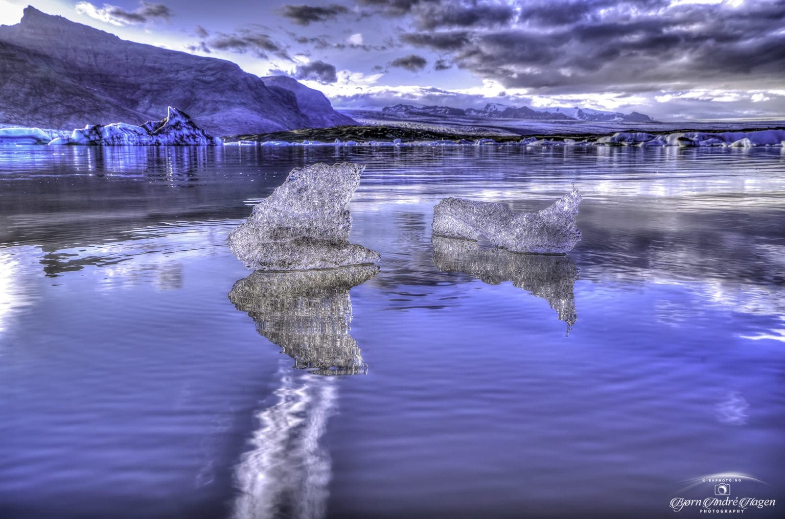 Glacier lagoon small icebergs