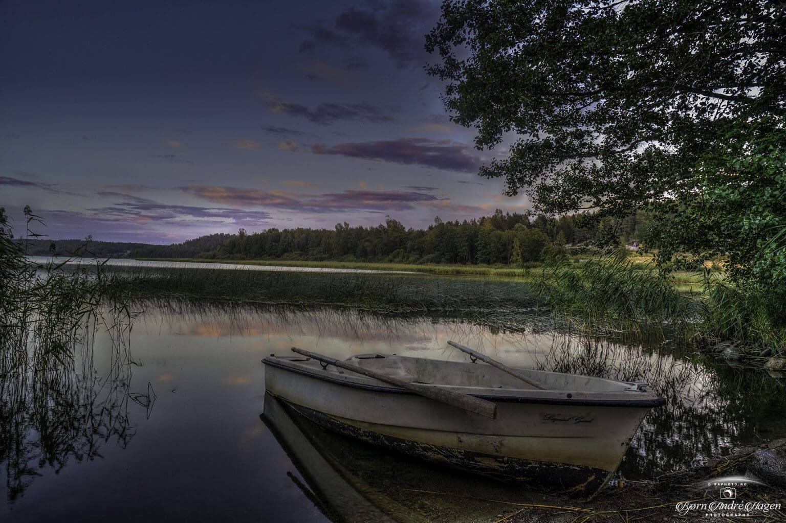 Akersvannet boat in evening