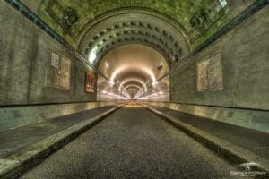 Hamburg altes elbe tunnel