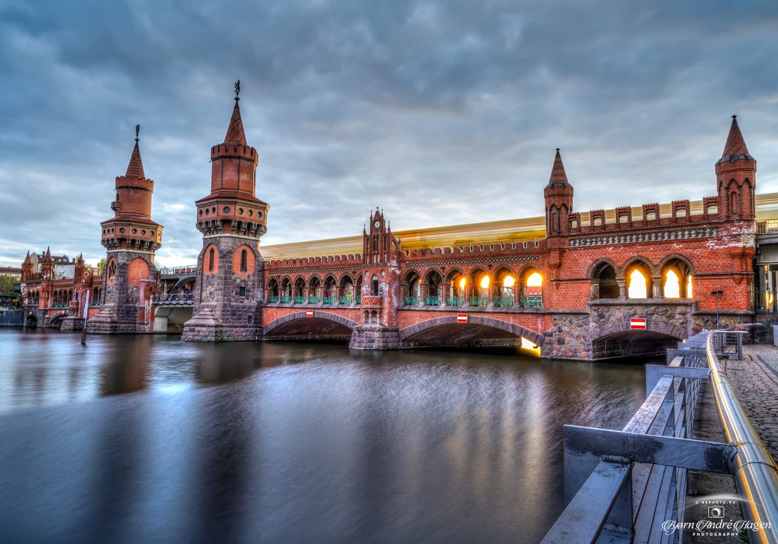 Oberbaumbrücke-with-train-in-sunset